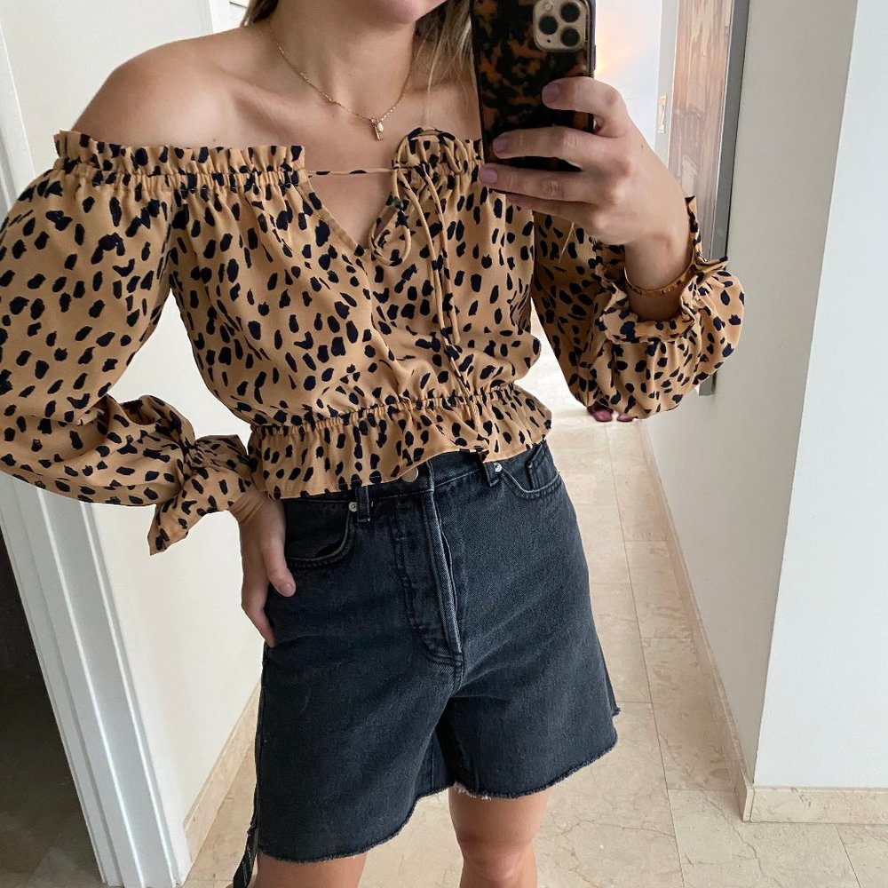 Off the Shoulder Leopard Print Top